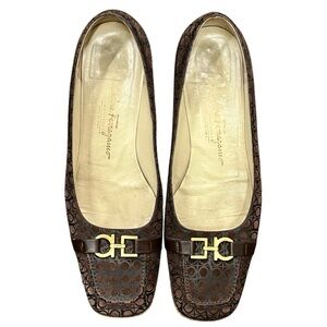 Salvatore Ferragamo Brown Vara Bow Gancini Print Low Heel Pumps – Size 8B